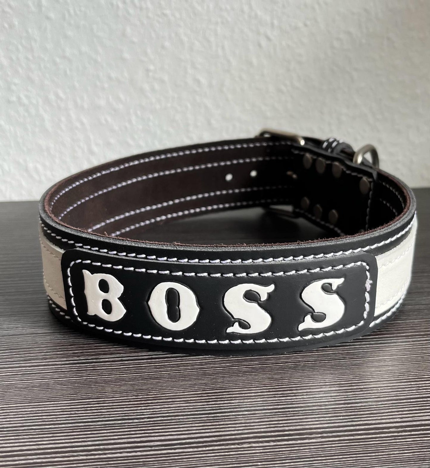 SONDERPOSTEN MESSEVORFÜHRER + B-Ware - Lederhalsband - BOSS